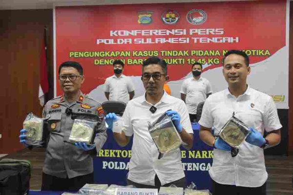 Ditresnarkoba Polda Sulteng tangkap Kurir Pembawa sabu 15,450 Kg