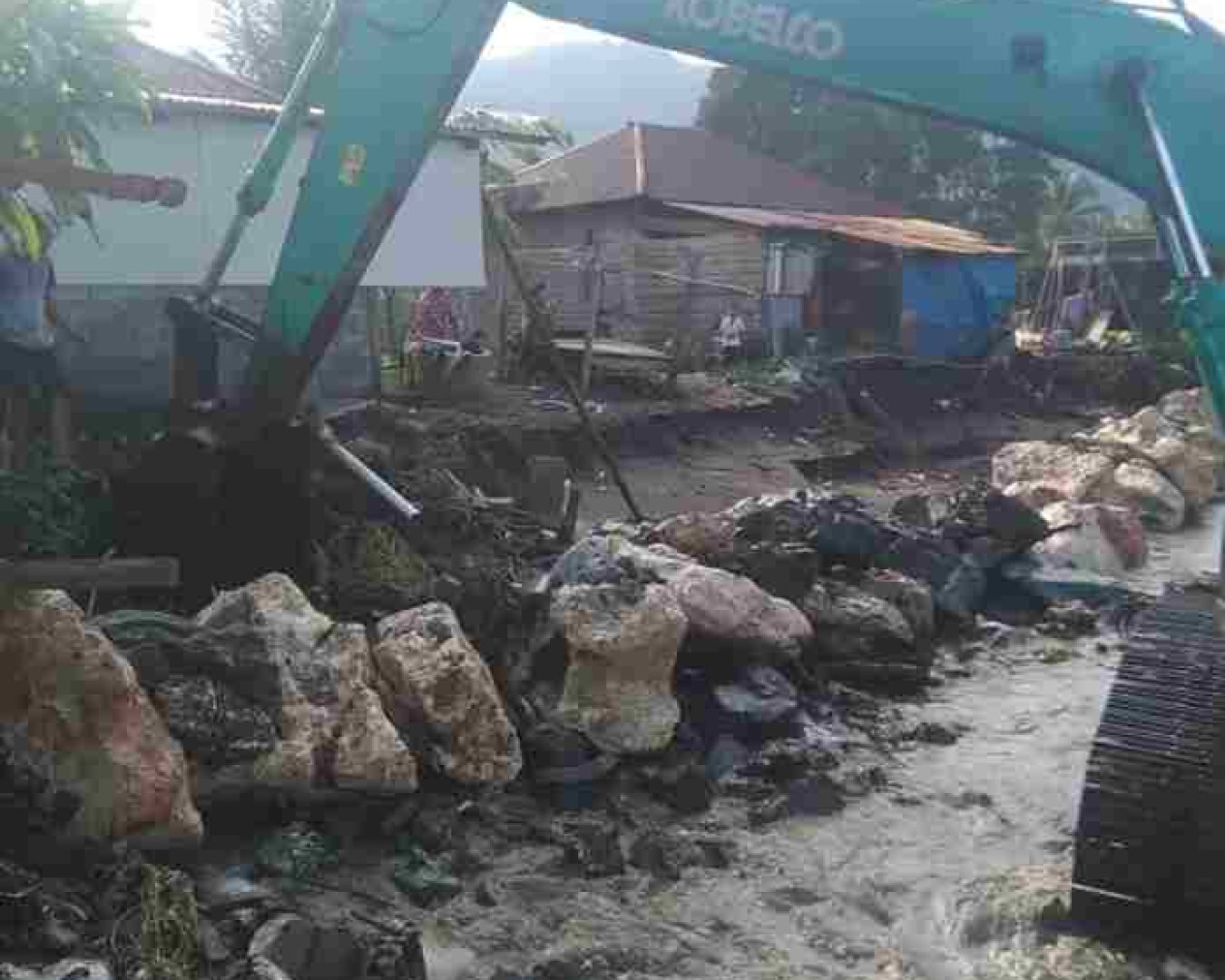 Proyek Pemecah Ombak Di Desa Kolono, Morowali: Solusi Bagi Masyarakat Terhadap Abrasi Pantai