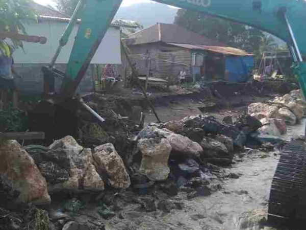 Proyek Pemecah Ombak Di Desa Kolono, Morowali: Solusi Bagi Masyarakat Terhadap Abrasi Pantai