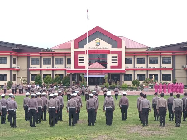 Kapolres Banggai Pimpin Sertijab 20 PJU dan Kapolsek Bergeser