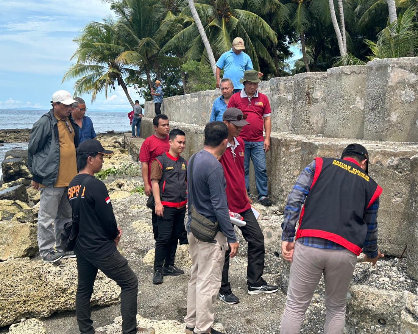 Tim Kejari Banggai Lakukan Klarifikasi Lapangan Pada Proyek Pekerjaan Talud Desa Gorontalo Kecmatan Balantak Selatan