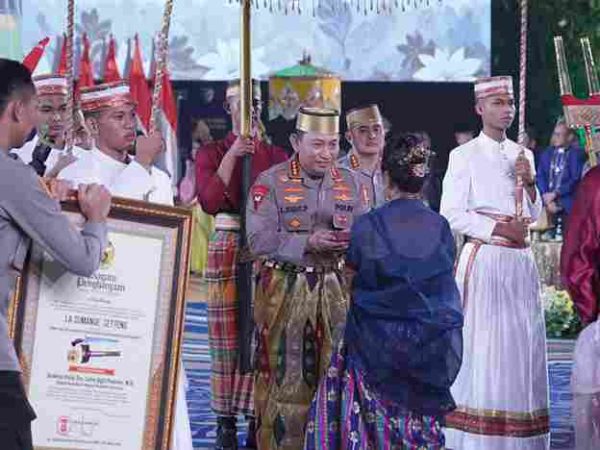 Kapolri Diberi Gelar Adat-Pusaka oleh Dewan Adat dan Kerajaan di Sulawesi Selatan