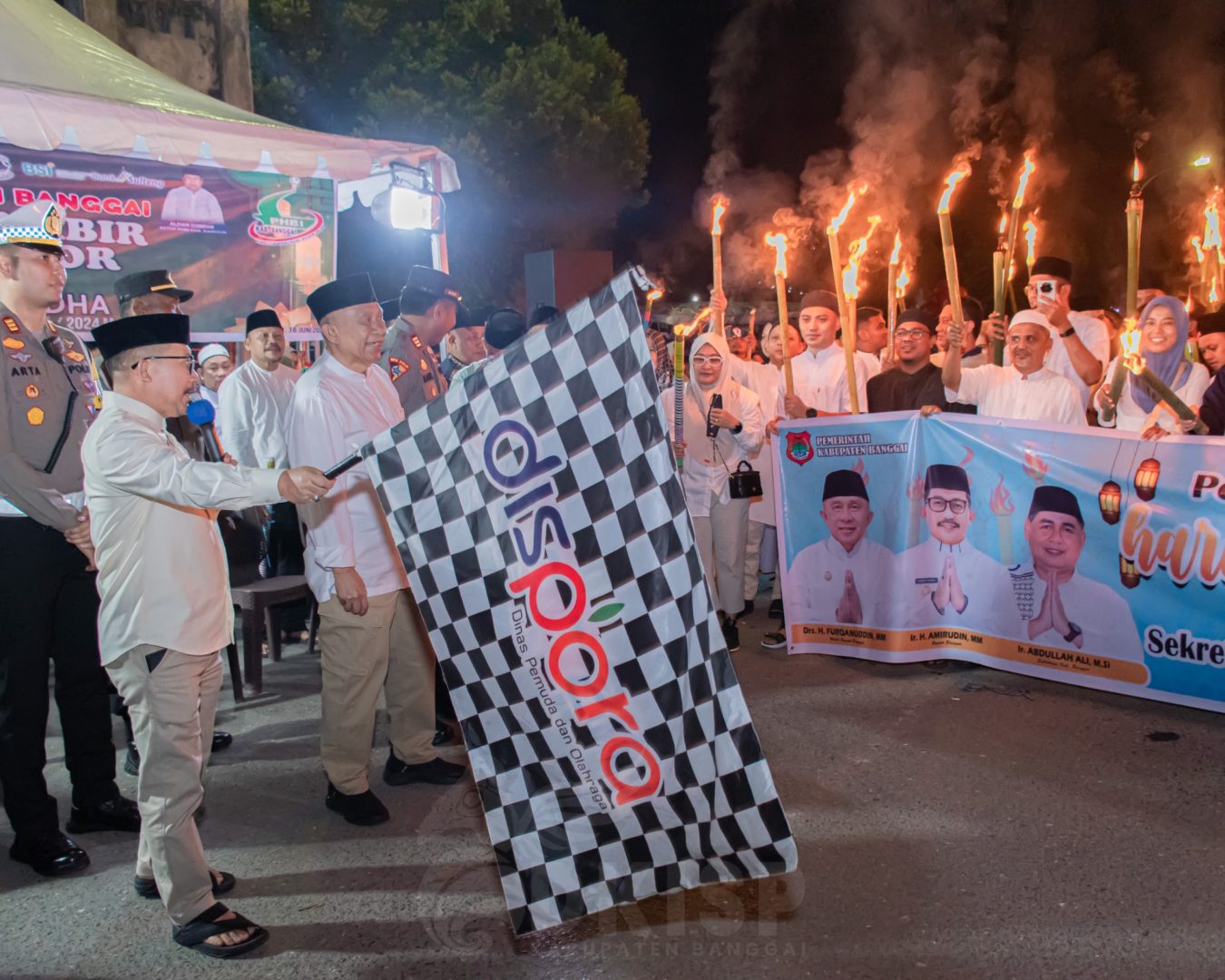 Bupati Amirudin Lepas 40 Peserta Pawai Obor Sambut Hari Raya Idul Adha 1445 H