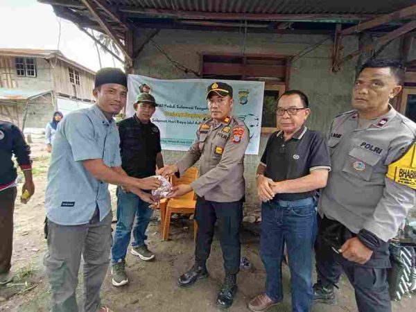 PWI Sulteng dan Polres Sigi Salurkan Hewan Kurban di Desa Terdampak Banjir