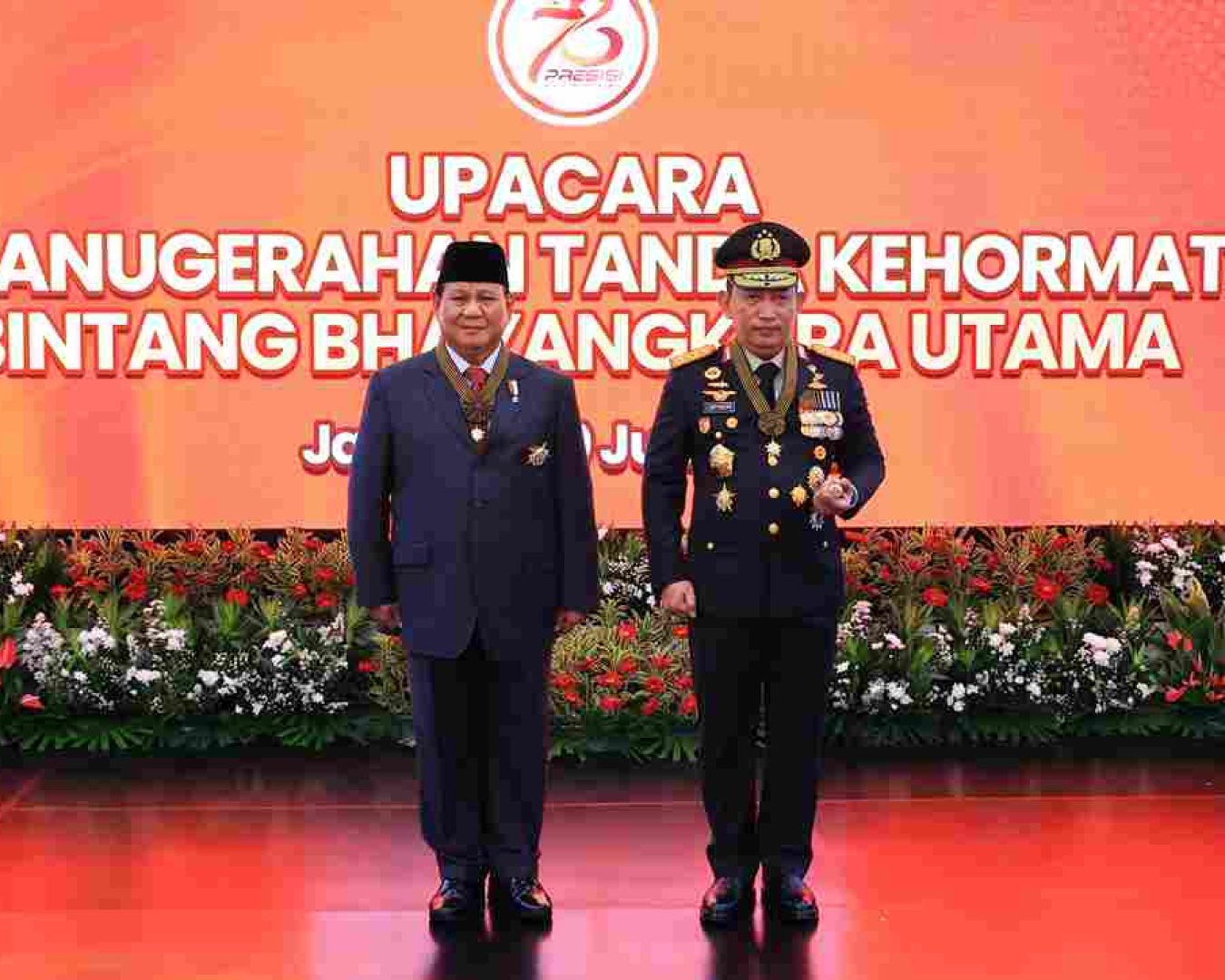 Menhan Prabowo Subianto Terima Penghargaan Tanda Kehormatan Bintang Bhayangkara Utama Polri