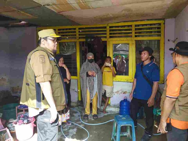 Pj Bupati Parimo Tinjau Lokasi dan Salurkan Bantuan kepada Korban Banjir di Desa Tanalanto