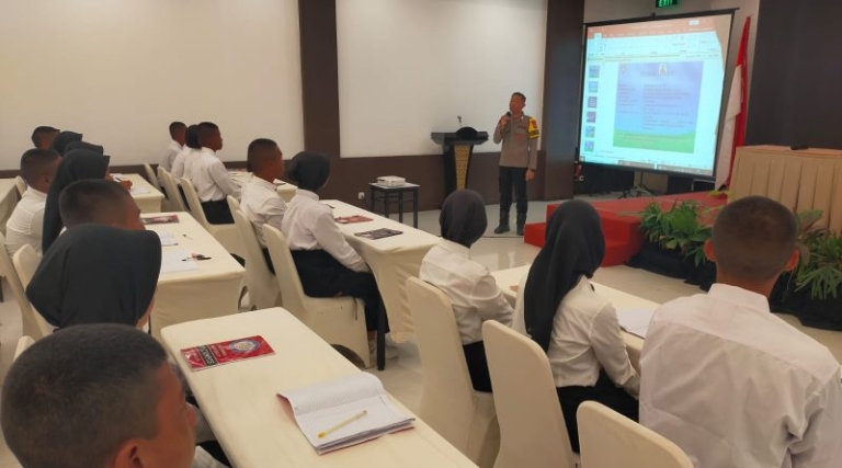 Narkoba Makin Membahayakan Bagi Pelajar Anggota Polsek Luwuk Gelar Sosialisasi dan Kenakalan Pelajar