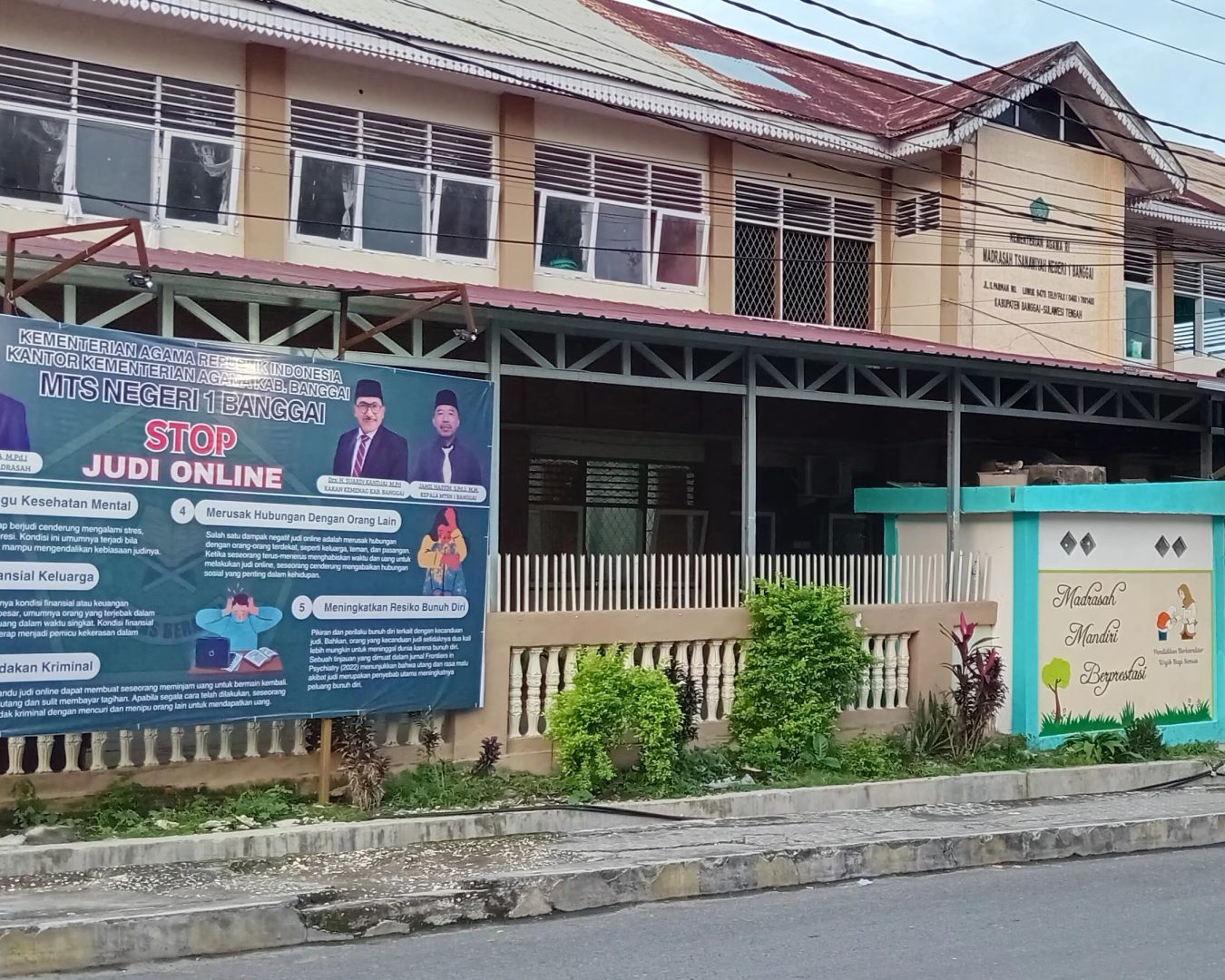 Kepsek MTsN 1 Banggai Jamil Hasyim Gencar Sosialisasi Jauhi Judi Online Pada Siswanya