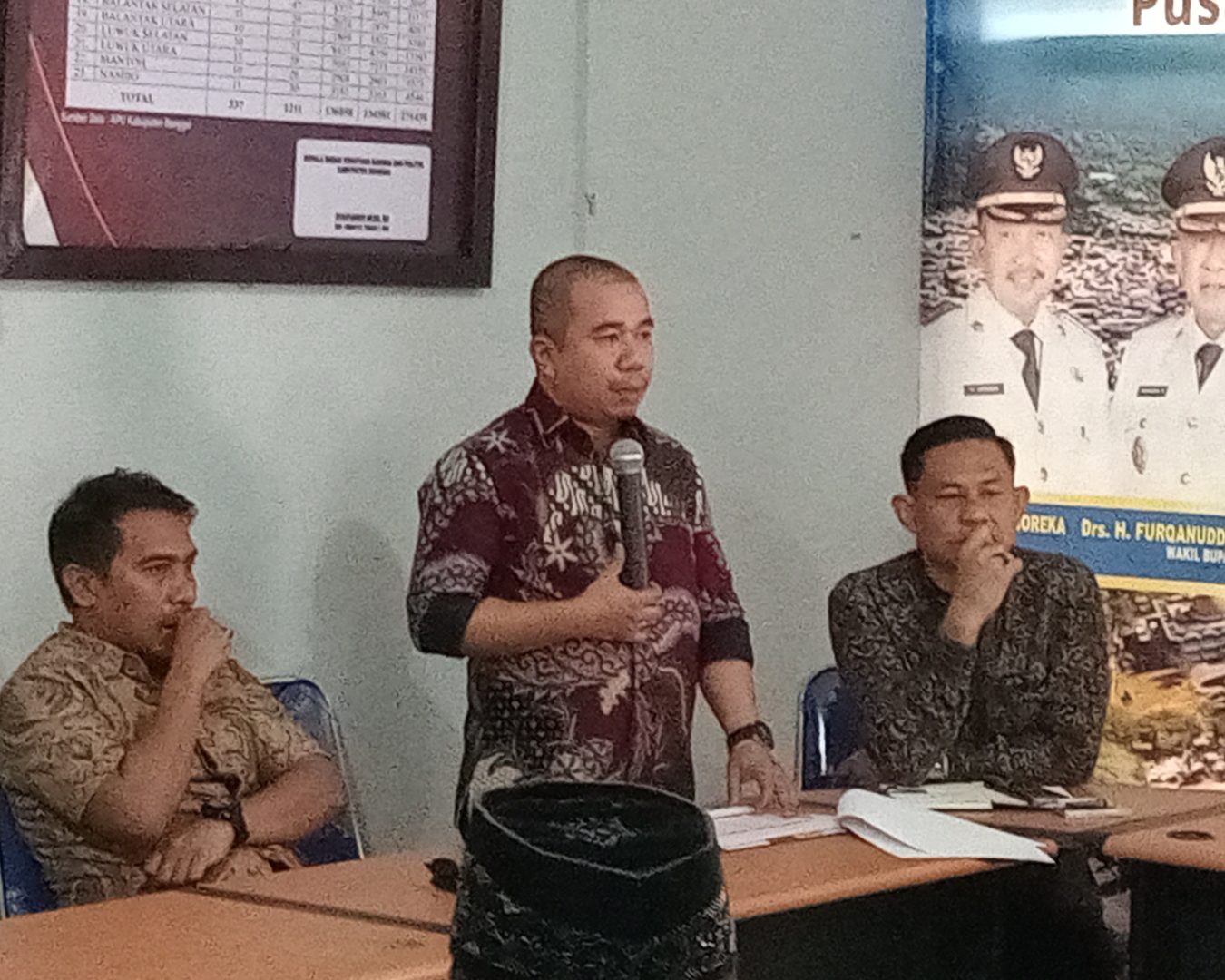Ketua KPU Banggai Santo Gotia Berikan Pemaparan Terkait Persiapan Pilkada 2024  di Bakesbangpol