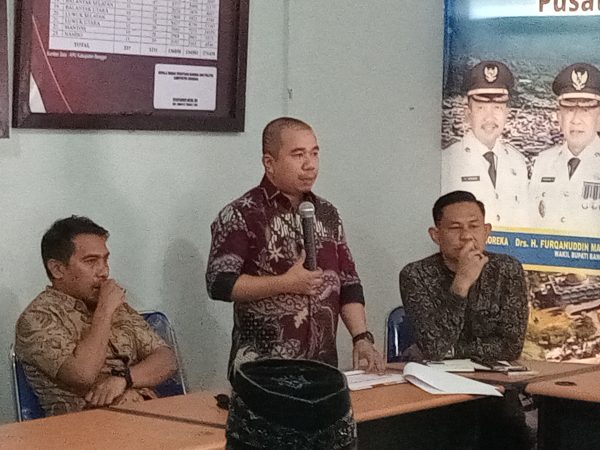 Ketua KPU Banggai Santo Gotia Berikan Pemaparan Terkait Persiapan Pilkada 2024  di Bakesbangpol