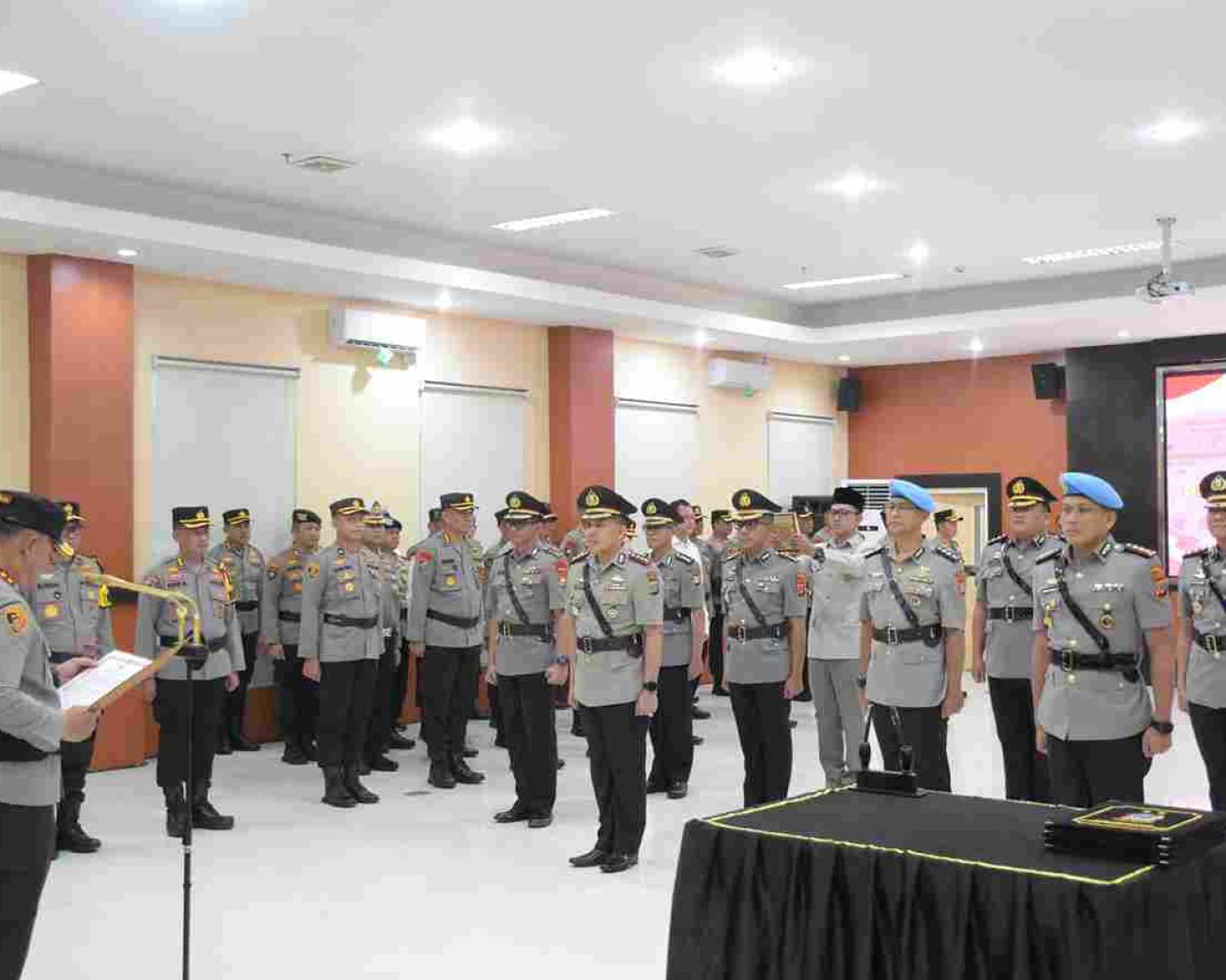 Kapolda Sulteng Pimpin Sertijab 3 PJU dan Kapolres Banggai