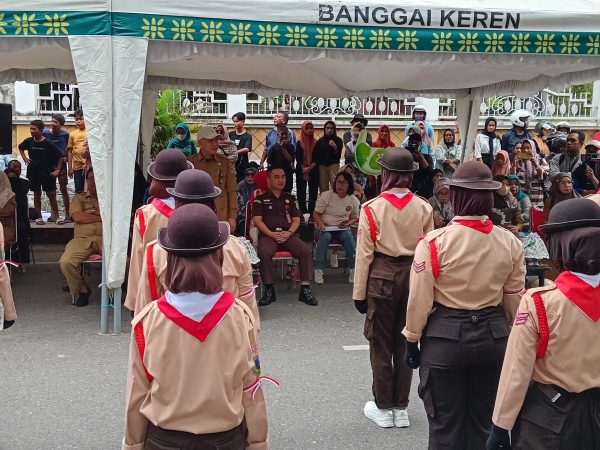 Kajari Banggai Bersama Unsur Forkopimda Saksikan Lomba Gerak Jalan