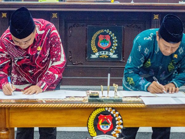 Nota Kesepahaman Pemkab Dan DPRD Banggai Tentang Rancangan Kupa 2024 Dan Rancangan PPAS-P di Tandatangani
