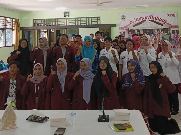 Lima Mahasiswa UIN Sunan Kudus Ciptakan Kartu Tod Huruf Braille Buat Tunanetra di Respon Positif