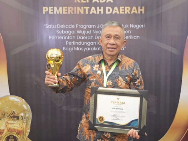 Pemkab Banggai Kembali Raih UHC Award 2024