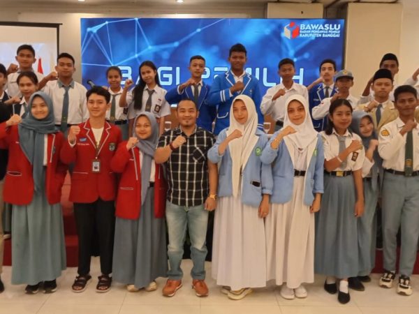 Bawaslu Banggai Gelar Sosialisasi Bagi Pemilih Pemula Persiapan Pilkada 2024