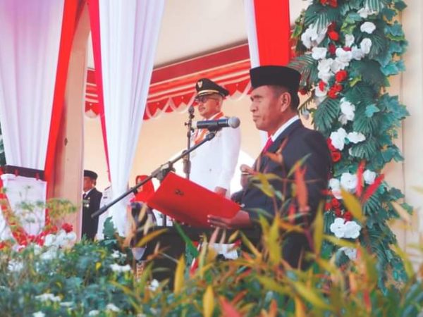 Ketua DPRD Banggai H.Suprapto Ngatimin Bacakan Teks Proklamasi di Upacara HUT-RI Ke 79