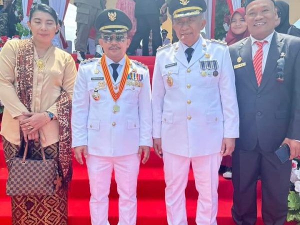 Kadis PUPR Bersama Jajarannya Mengikuti Prosesi Detik- detik HUT- RI Ke 79 di Tribun Mirqan