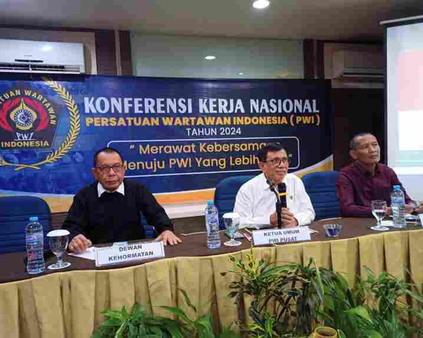 Ketua Umum PWI Pusat Hendry Ch Bangun Buka Konkernas 2024 di Banjarmasin