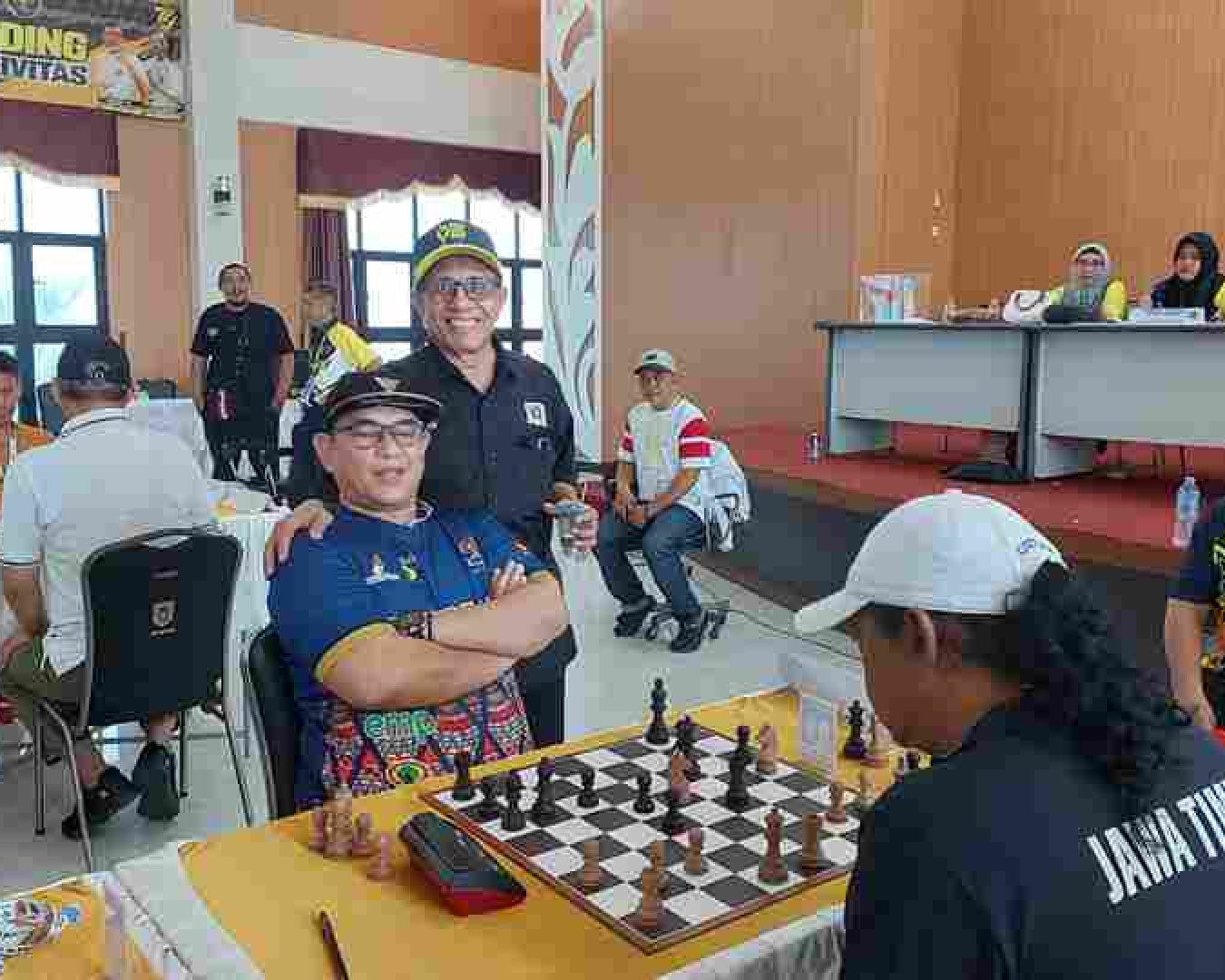 Tunjukkan Profesionalisme, Momen Hendry Ch Bangun Bertemu Orang yang Mengklaim Posisinya