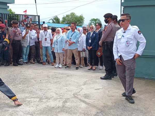 Hari Terakhir Paslon Anti Dan Obama Mendaftar Ke KPU Banggai