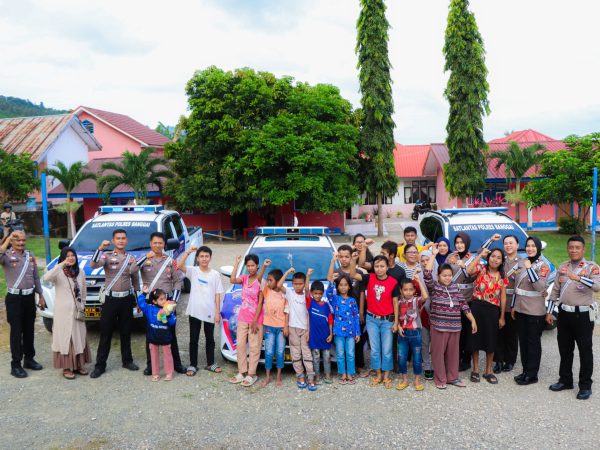 Sat-Lantas Polres Banggai Sambut HUT Ke 69 Berbagi Sembako Ke Anak Panti Asuhan Dan SLB