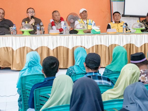 Wabup Banggai Furqanuddin Serahkan Lansung Sertifikat Tanah di Ampera