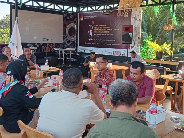 KPU Banggai Dan Tiga Perwakilan Paslon Sepakat Tempat Pasang Alat Praga Sesuai Aturan Pemda