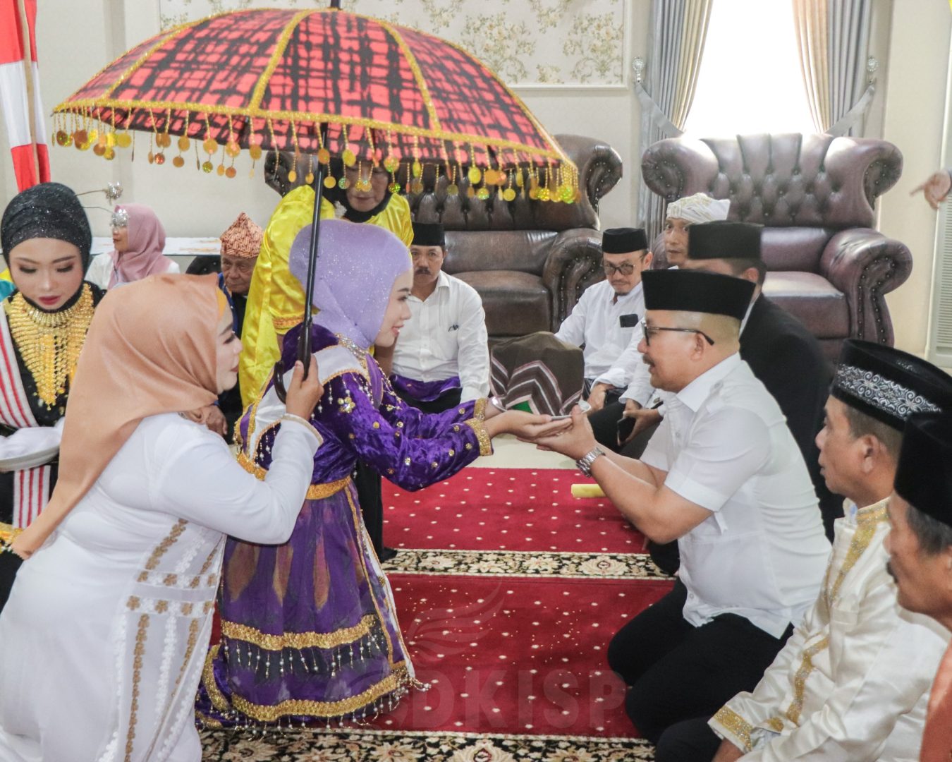 Bupati Amirudin Sambut Hangat Tradisi Pengantaran Pandanga dari Masyarakat Adat Mian Nu Nambo