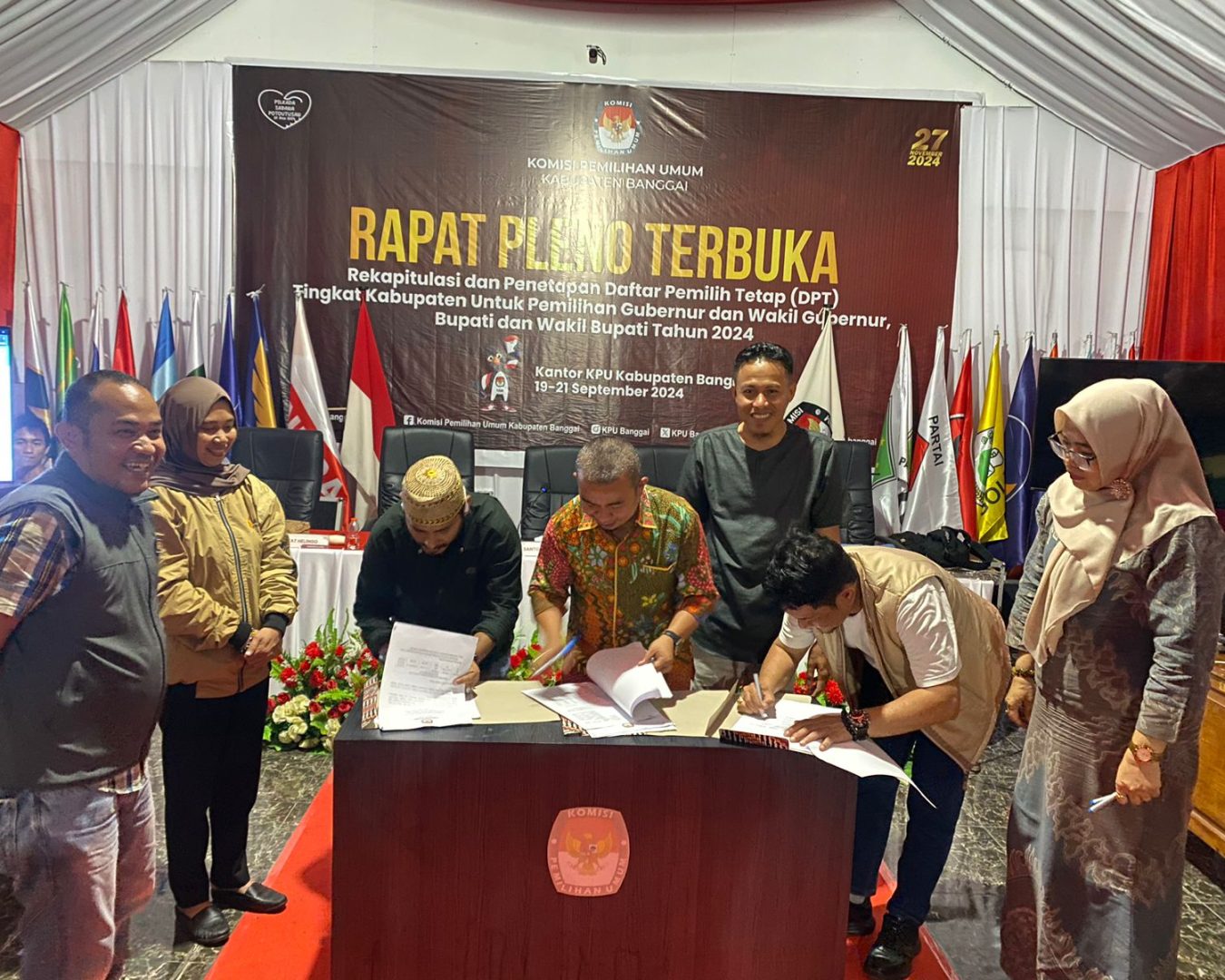 269.838 Data Pemilihan Tetap ( DPT ) Sudah Melalui Rapat Pleno KPU Banggai di Serakan Ke Bawaslu