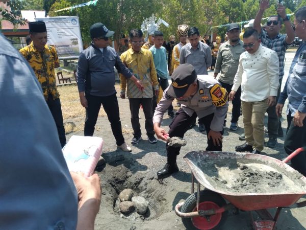 Kapolsek Hadiri Peletakan Batu Pertama Panggung Seni SMAN 1 Bualemo