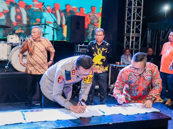 Kapolres dan Bupati Banggai Tanda Tangani Nota Kesepakatan Layanan Kedaruratan