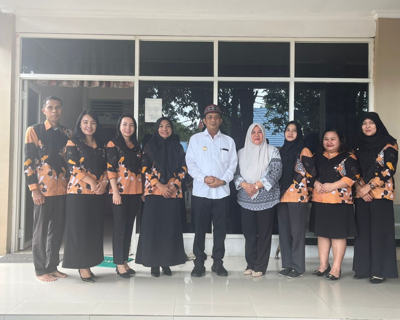 Pj Bupati Banggai Kunjungi Tiga  Tempat, Mess Pemda Dan Ziarah Ke Makam Guru Tua Dan BPBD Sulteng