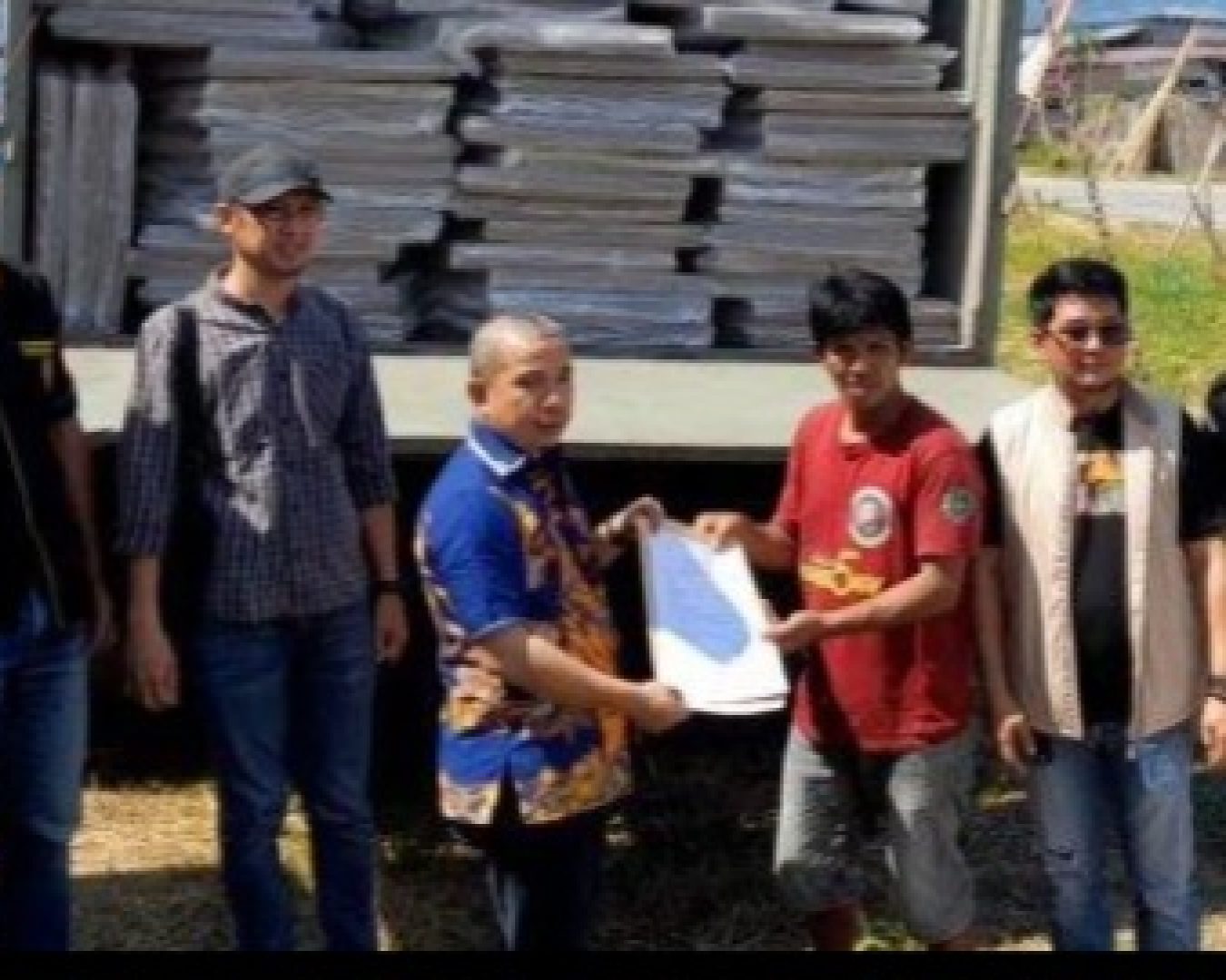 Ketua KPU Banggai Santo Gotia Terima Langsung 2.460 Set Bilik Suara Untuk Pilkada 2024