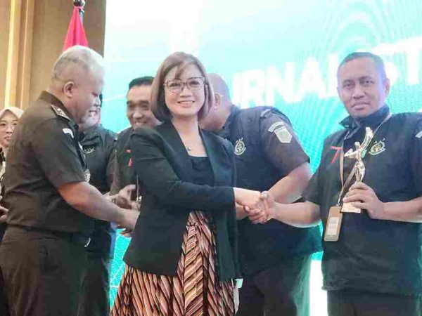 Kasi Penkum Kejati Sulteng Raih Juara 3 Terbaik Kategori Pelayanan Informasi Publik