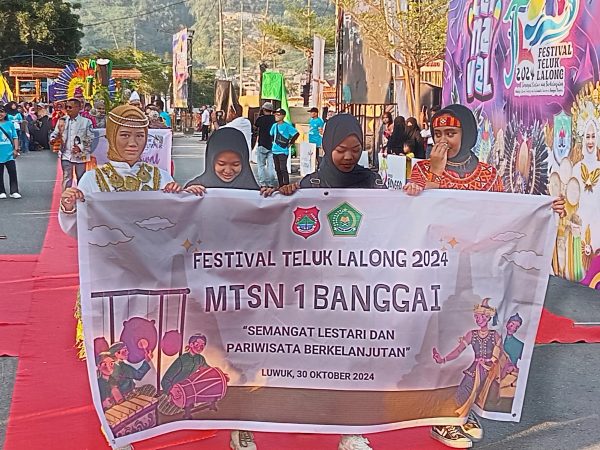MTsN 1 Banggai Ikut Berpartisipasi Dalam Festival Teluk Lalong 2024, Wujudkan Cinta Lingkungan Sejak Dini