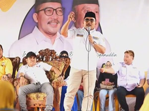 Cabup Banggai Ir H. Amirudin saat berkampanye di Desa Bolobungkang, Warga Nyatakan Siap Menangkan
