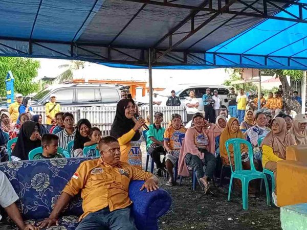 Ibu Imin Ucapkan Terima Kasih Pada AT-FM Karena Jalan Masuk Desa Kayoa Sudah Teraspal