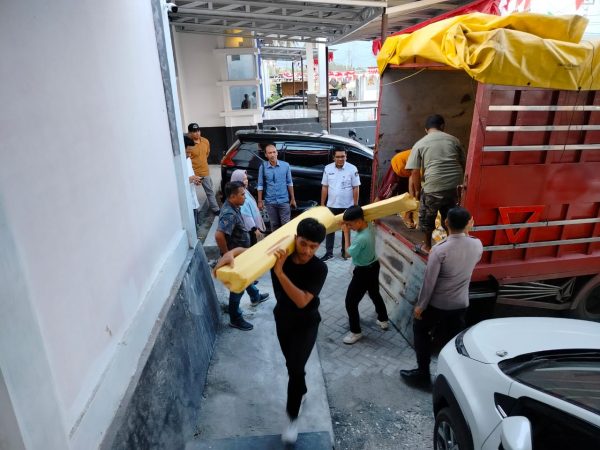 Polisi Amankan Logistik APK dan BK Pilkada 2024 di KPU Banggai