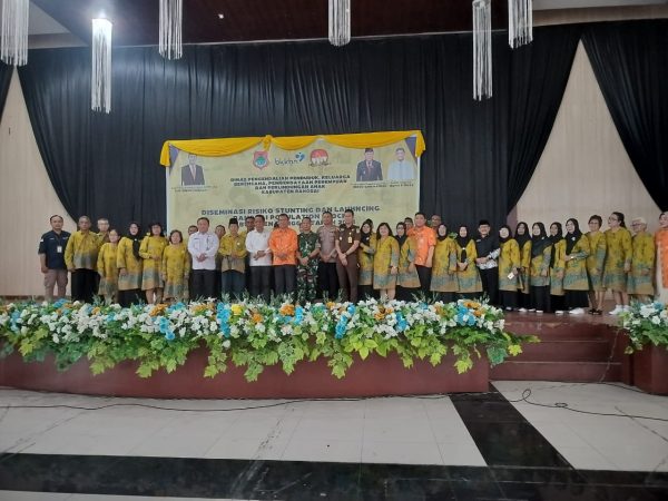 Bhabinkamtibmas Polres Banggai Terima Penghargaan Atas Dedikasi Penanganan Stunting