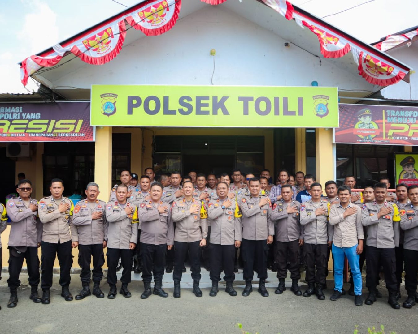 Kapolres Banggai Kunjungi Polsek Toili dan Sumur Senoro, Tegaskan Kesiapsiagaan dan Keselamatan Kerja