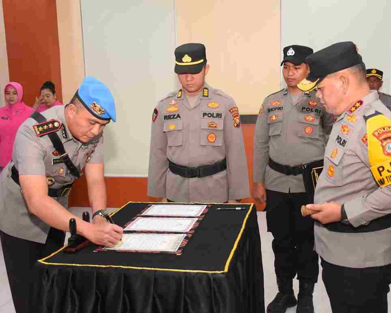 Kapolda Sulteng Pimpin Serah Terima Kabidpropam dan Lantik Dirressiber