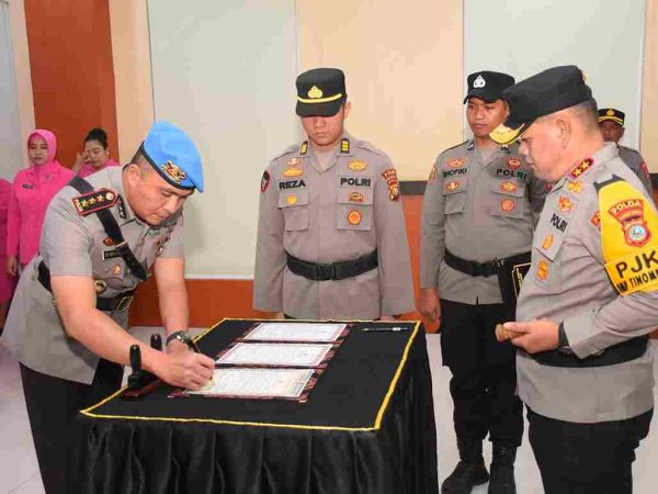 Kapolda Sulteng Pimpin Serah Terima Kabidpropam dan Lantik Dirressiber
