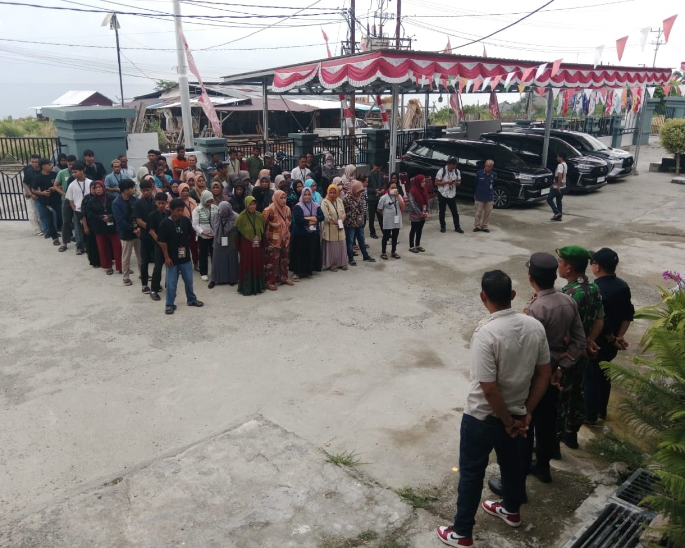Anggota Polres Banggai Amankan Proses Pelipatan Surat Suara Pilkada di KPU Banggai