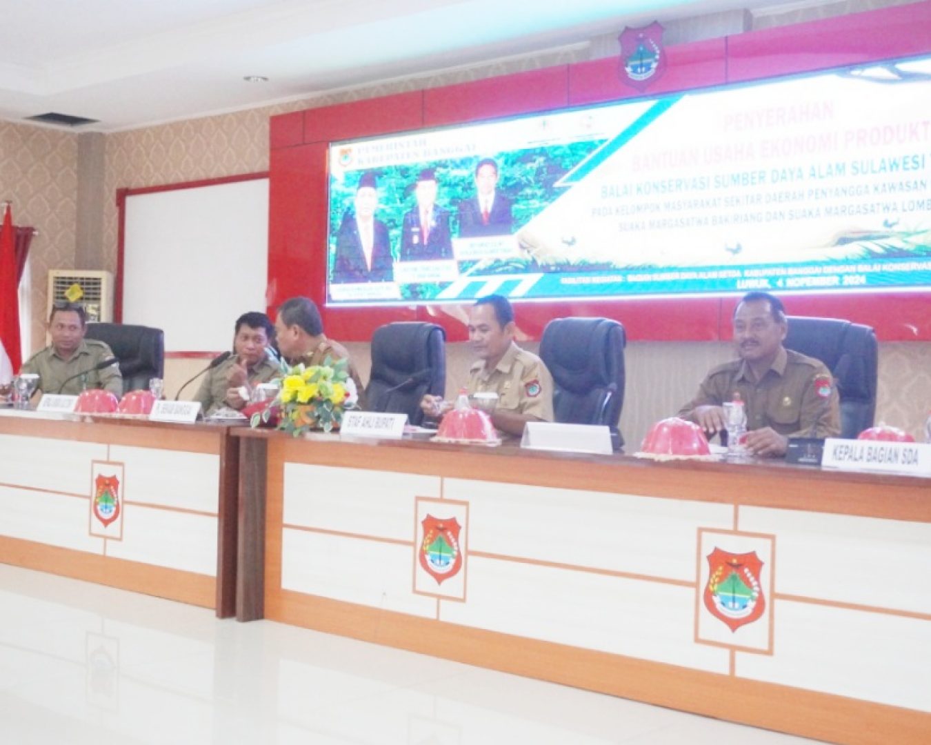 Pj. Sekda Banggai Hadiri Penyerahan Bantuan Ekonomi Produktif kepada Masyarakat Daerah Penyangga Kawasan Konservasi