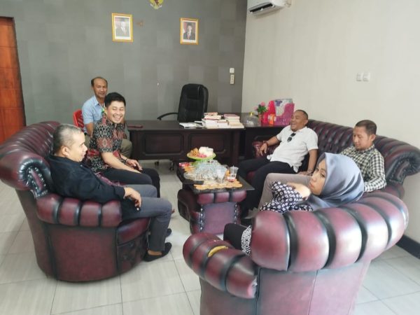 Ketua KPU Banggai Santo Gotia, Koordinasi dengan Bawaslu : Bahas Tata Kelola Logistik dan Dukungan Penanganan Pelanggaran