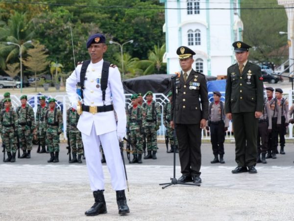 Komandan Upacara Tabur Bunga di Teluk Lalong : Danposal AL Luwuk Letda Laut (T) Fachril Fajar, Kenang Jasa Pahlawan Laut Yosudarso