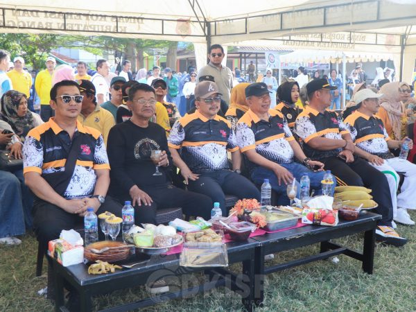 Ribuan Guru Meriahkan HUT Ke-79 PGRI dan Hari Guru Nasional 2024 di Kabupaten Banggai