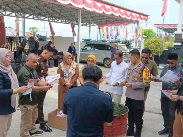 Wakapolres dan Kabag Ops Hadiri Pemusnahan Surat Suara di Kantor KPU Banggai