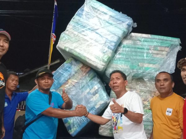 KONI Banggai Salurkan 30 Kasur untuk Korban Kebakaran Pasar Sentral